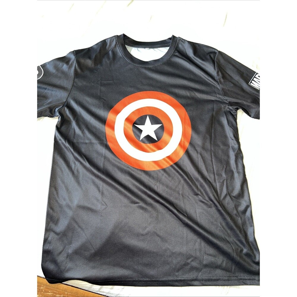 Marvel Captain America Shield W/Philadelphia Flyers Logo On Sleeve Medium ￼